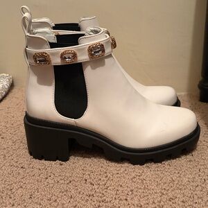Steve Madden Amulet Rhinestone Block Heel Chelsea Boots White Black 8.5 NEW